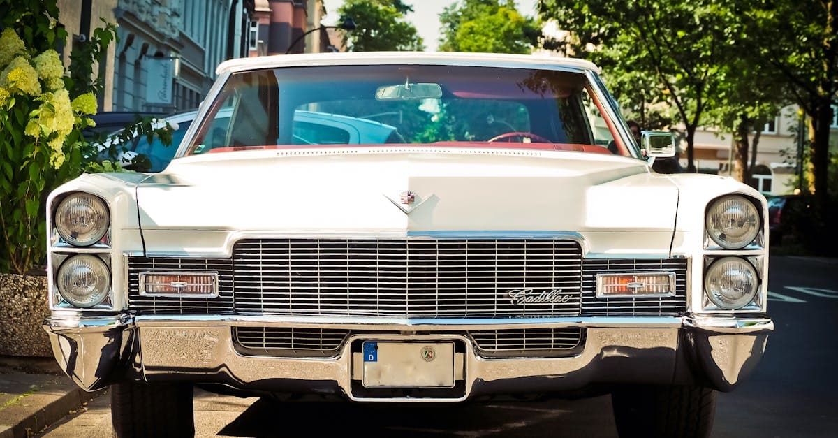 سفید Cadillac Escalade
