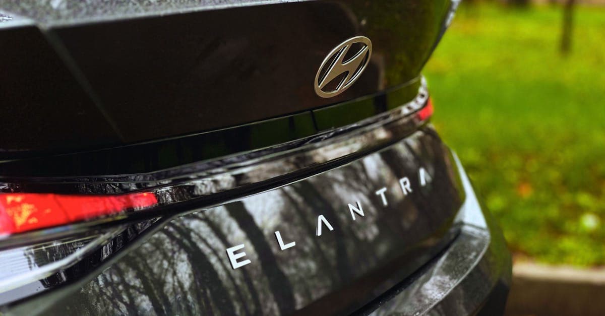 قرمز Hyundai Elantra