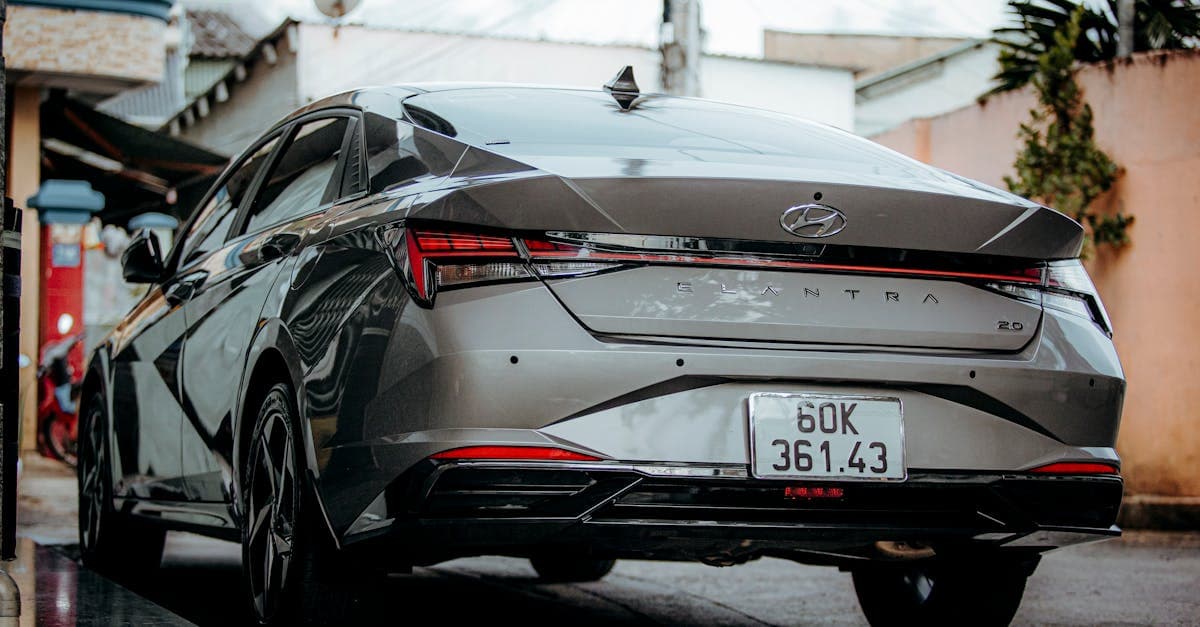 قرمز Hyundai Elantra