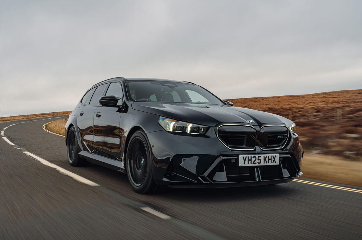 ب‌ام‌و M5 تورینگ ۲۰۲۵ نمای جلو